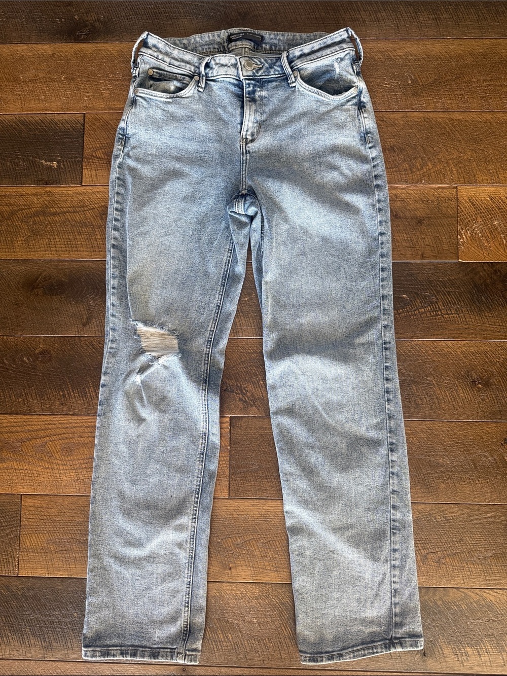 Simply Vera Vera Wang Light Blue Straight-Leg Jeans with Knee Rip Women’s Denim